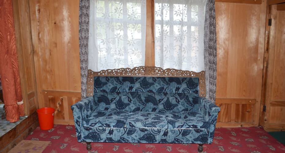 Miss India Houseboat, Srinagar 5